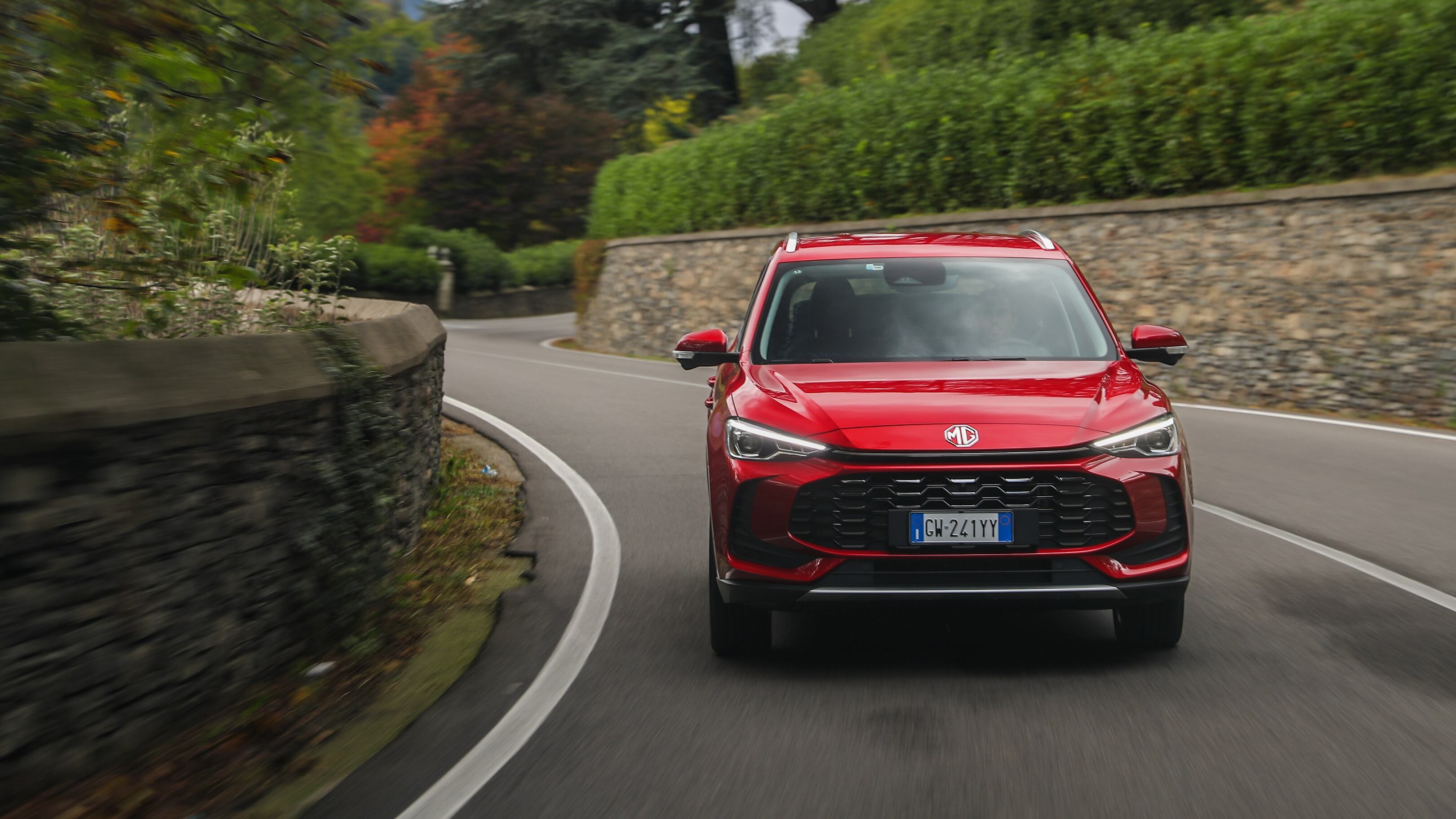 MG HS, EHS e ZS Hybrid+: prova su strada dei nuovi SUV compatti