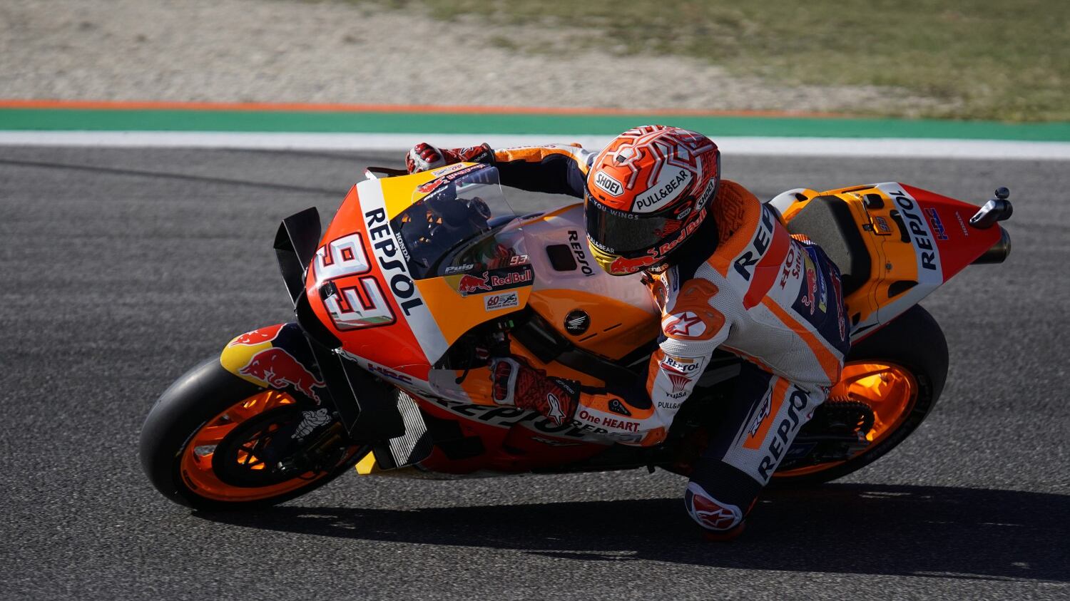 Motogp, Misano: Marquez beffa Quartararo nel finale. Quarto posto per Rossi