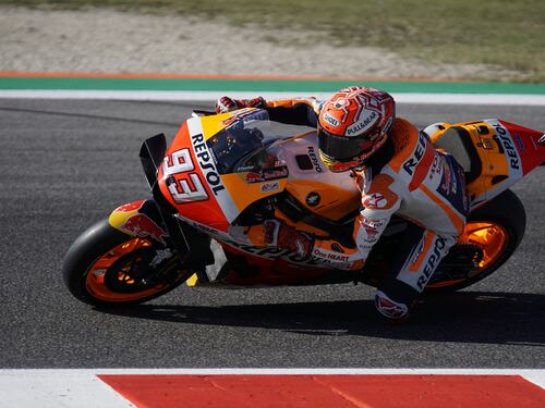 Motogp, Misano: Marquez beffa Quartararo nel finale. Quarto posto per Rossi
