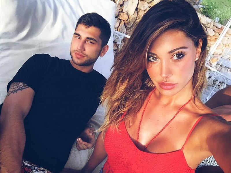 Belen Rodriguez, un'estate sexy e svestita  12