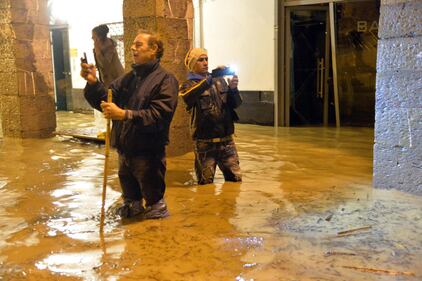 Chiavari: sott'acqua: danni e disagi causati dall'Entella 6