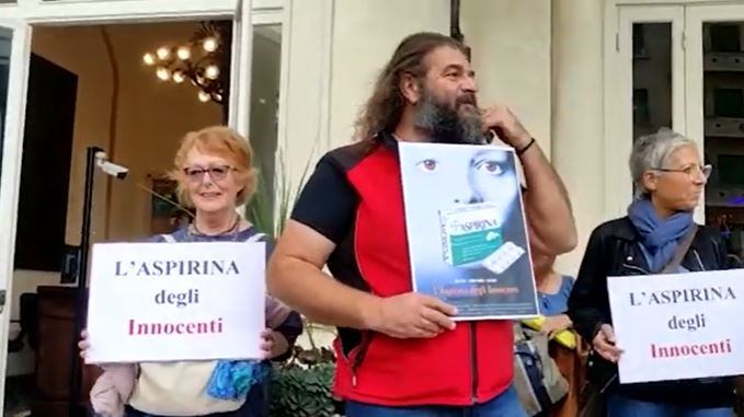 "Assassino". Bassetti contestato a Sanremo