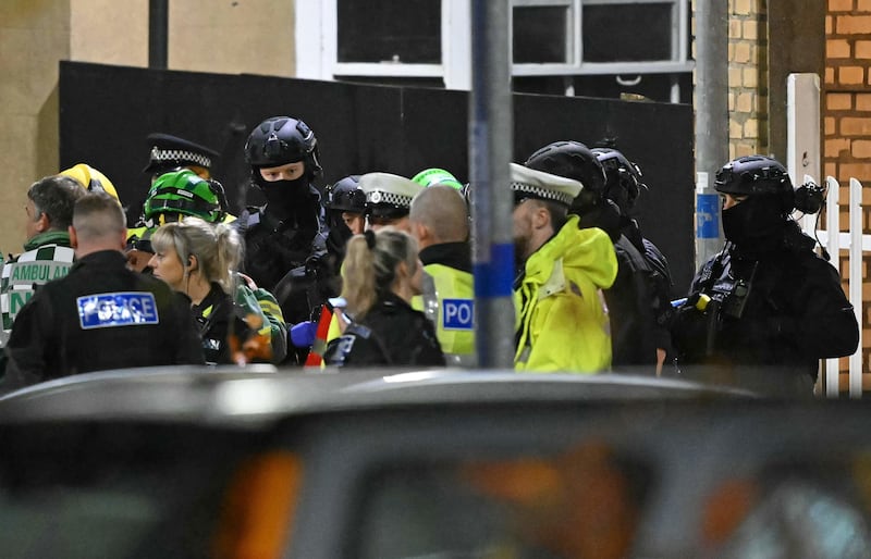 Attacco al coltello nei pressi di Londra: le immagini 6