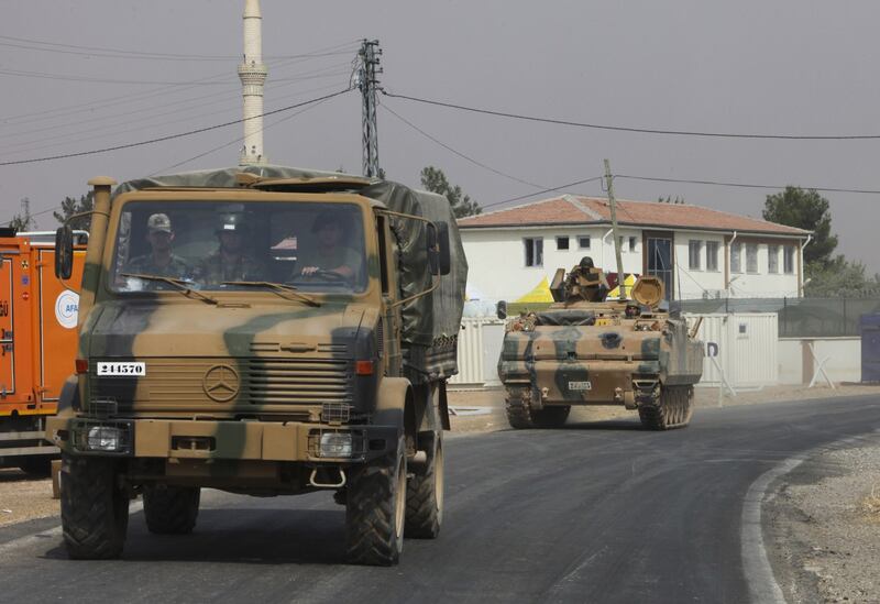 I carri armati turchi penetrano in Siria 11