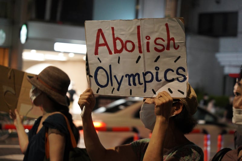 Tokyo, fuori dallo stadio la protesta contro i Giochi 9