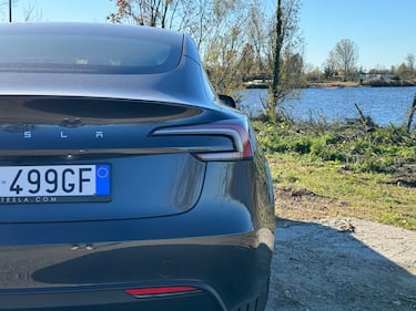 Tesla Model 3 Highland 2024: guarda la gallery  10