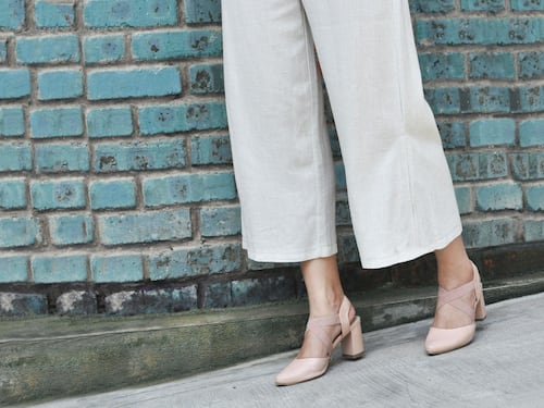 Pantaloni di lino, quali modelli avere a 50 anni e come indossarli