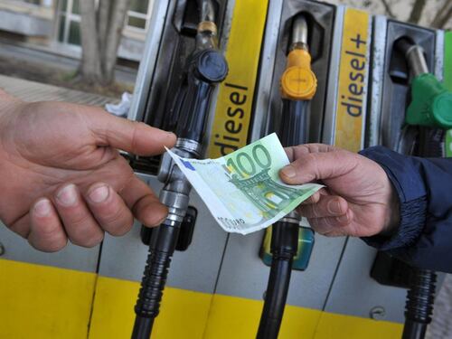Carburanti, la benzina supera i 2 euro a litro anche nel self