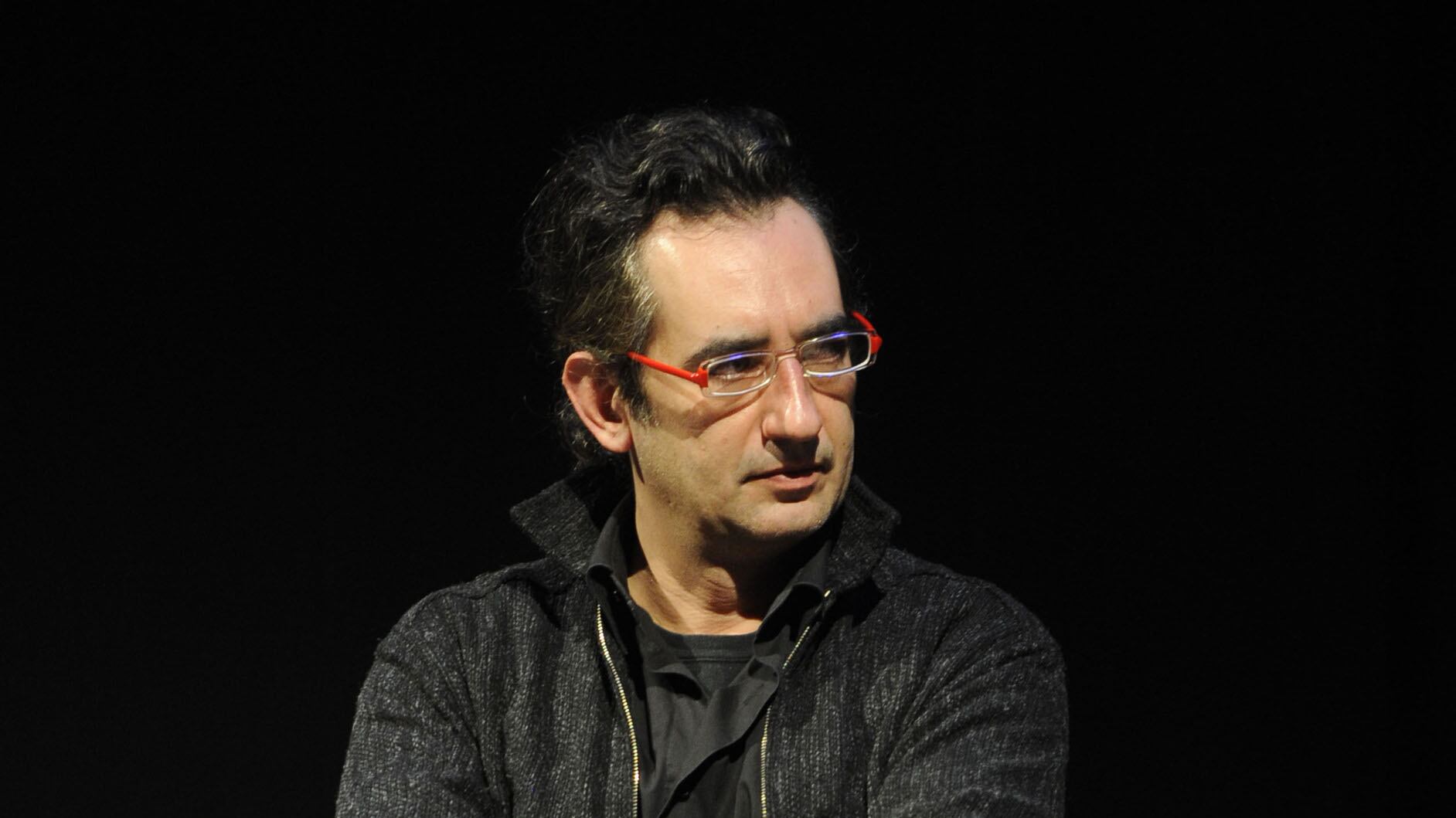 «Per favore niente eroi» Accordino incarna Carver In scena lo spettacolo sul grande scrittore statunitense