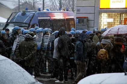 Scontri a Milano tra Forza Nuova e i centri sociali 15