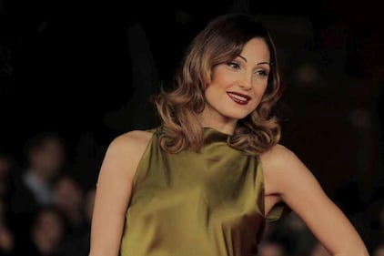 Anna Tatangelo sexy barlady 16
