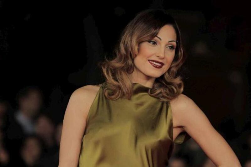 Anna Tatangelo sexy barlady 16