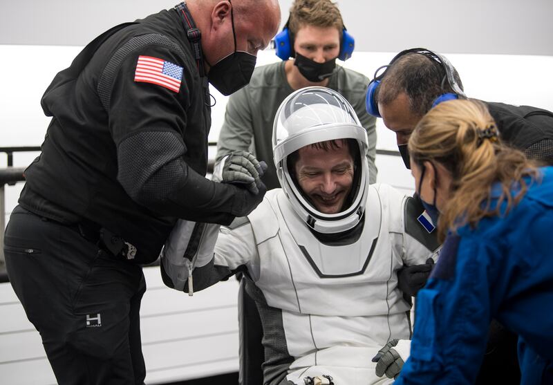 Il ritorno della capsula Crew Dragon 2 sulla terra 4