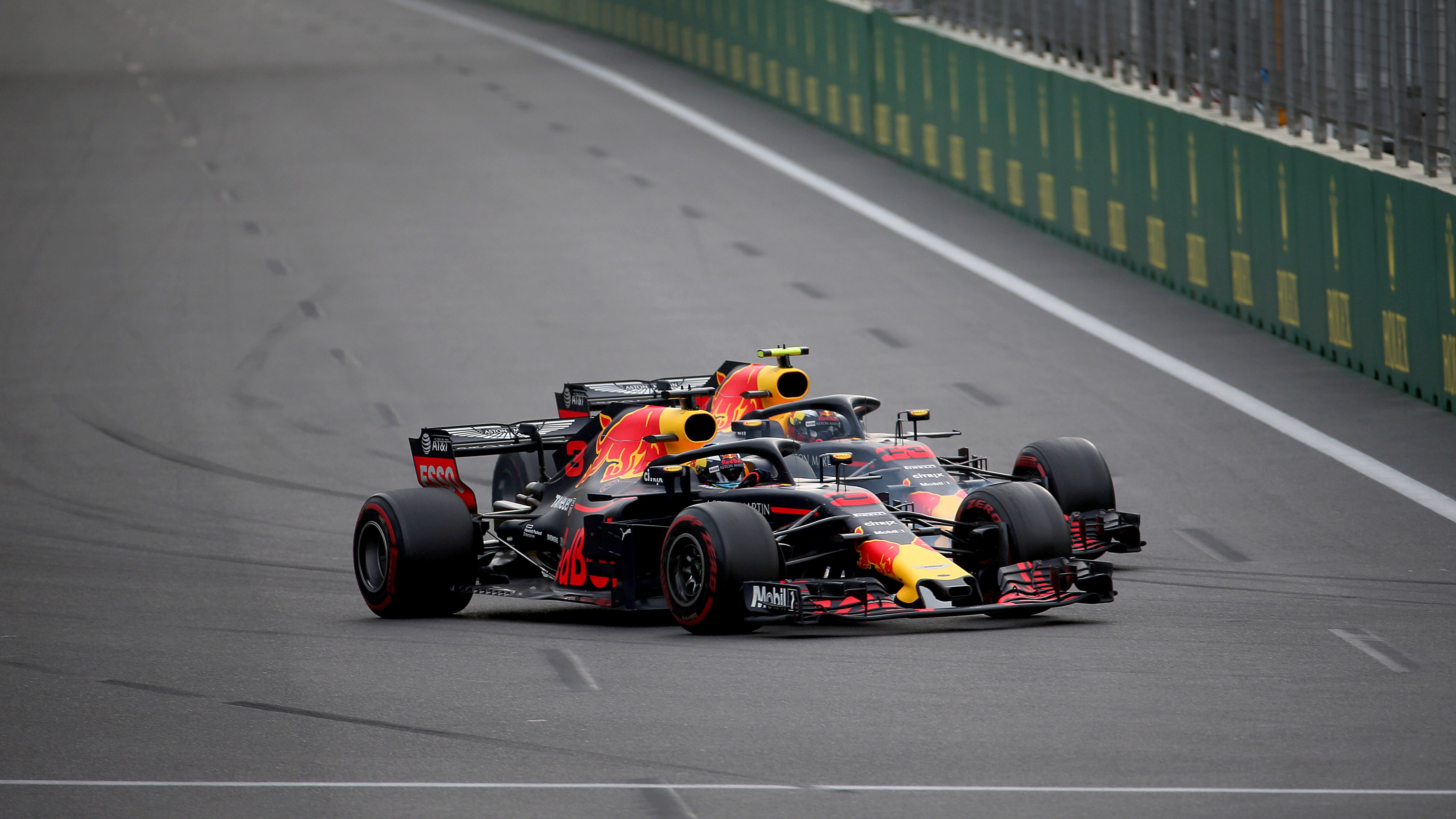 È la formula per lo show: Lewis vince, Seb beffato, e spunta pure un camion