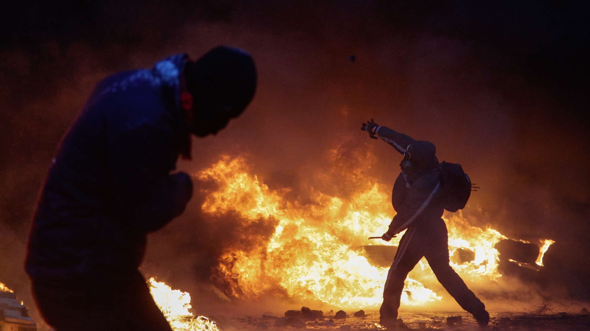 Guerriglia a Kiev, 5 morti. Nasce il parlamento ombra dell'opposizione