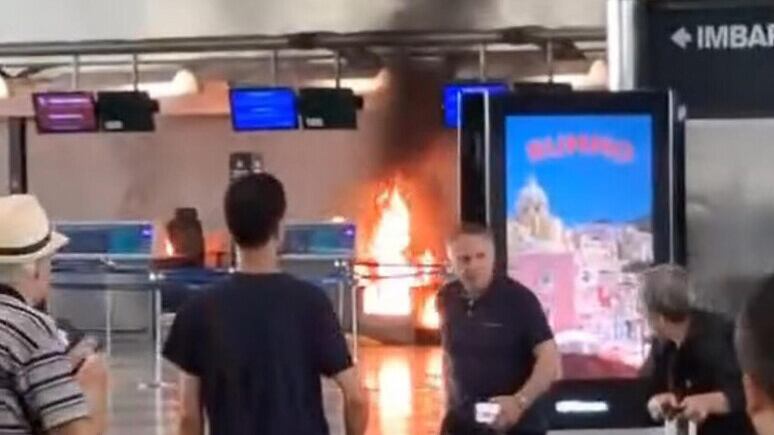 Fuoco e martellate all'aeroporto. Un maliano semina il panico