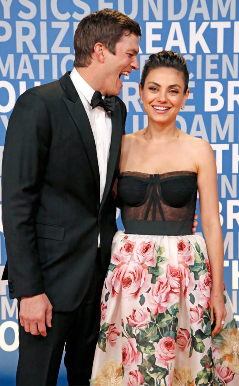Ashton Kutcher e Mila Kunis sexy insieme 7