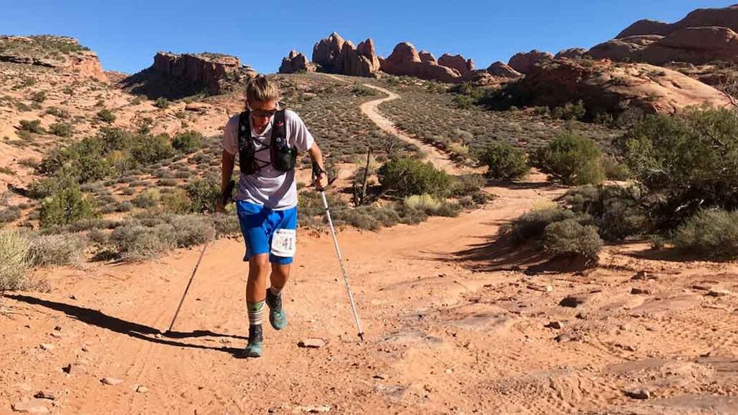 Corre cieca e con le allucinazioni: vince dopo 383 km