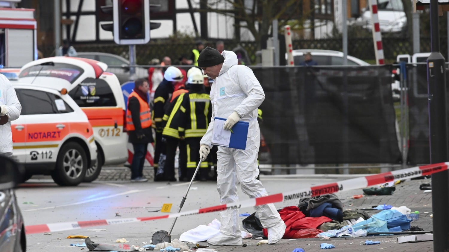 Germania, auto sulla folla: l'autore dell'attentato di carnevale è un 29enne tedesco