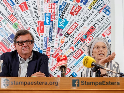 "Voltafaccia", "Rancorosa". Volano gli stracci tra Bonino e Calenda