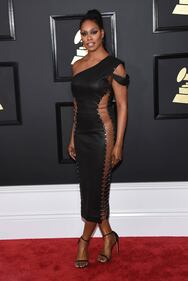 Grammy 2017, i look più sexy sul red carpet 22