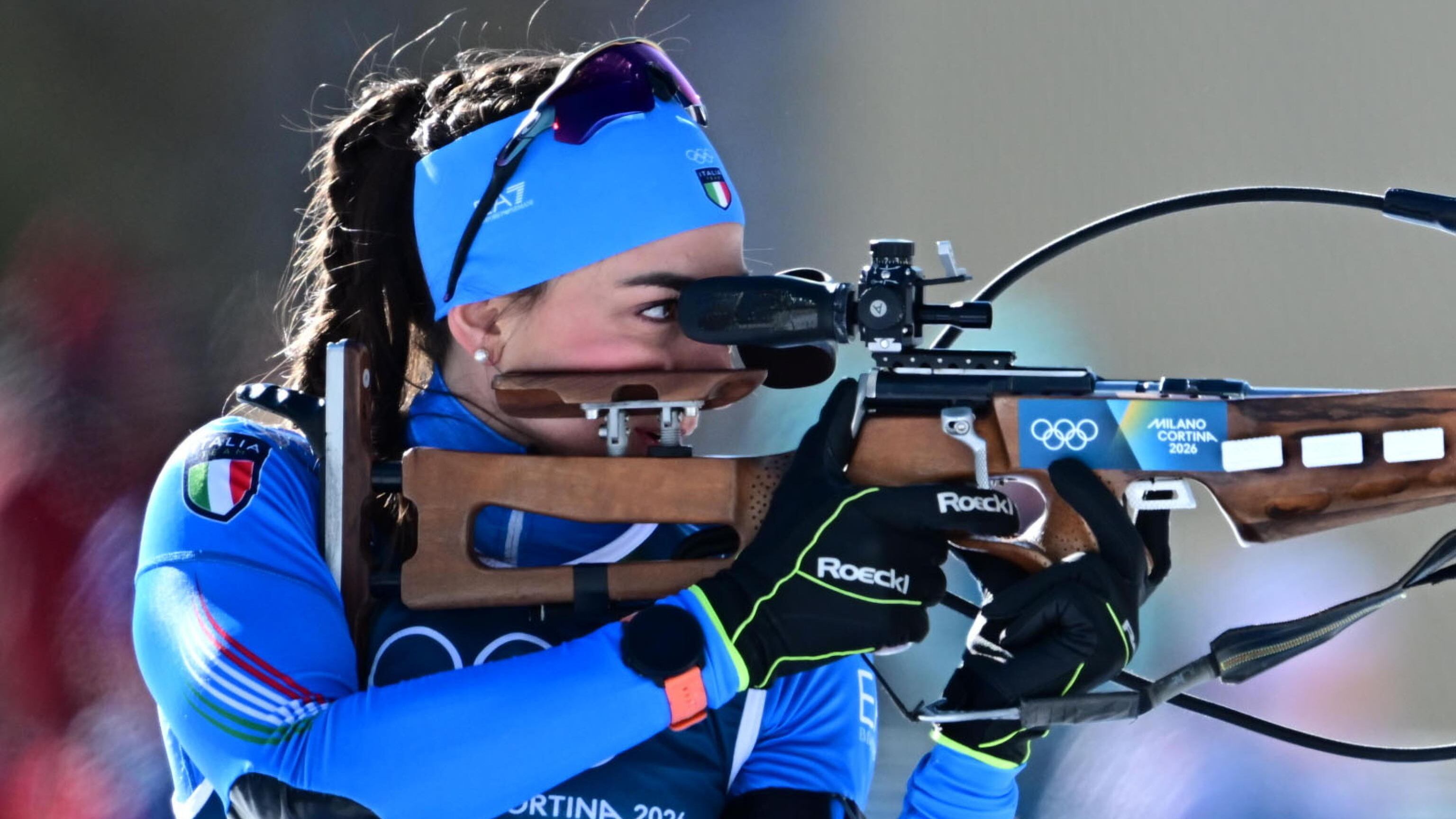 Biathlon femminile, Lisa Vittozzi strepitosa: primo oro della specialità nella storia azzurra