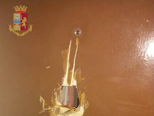 Taranto, si barrica in casa e minaccia di far esplodere il palazzo