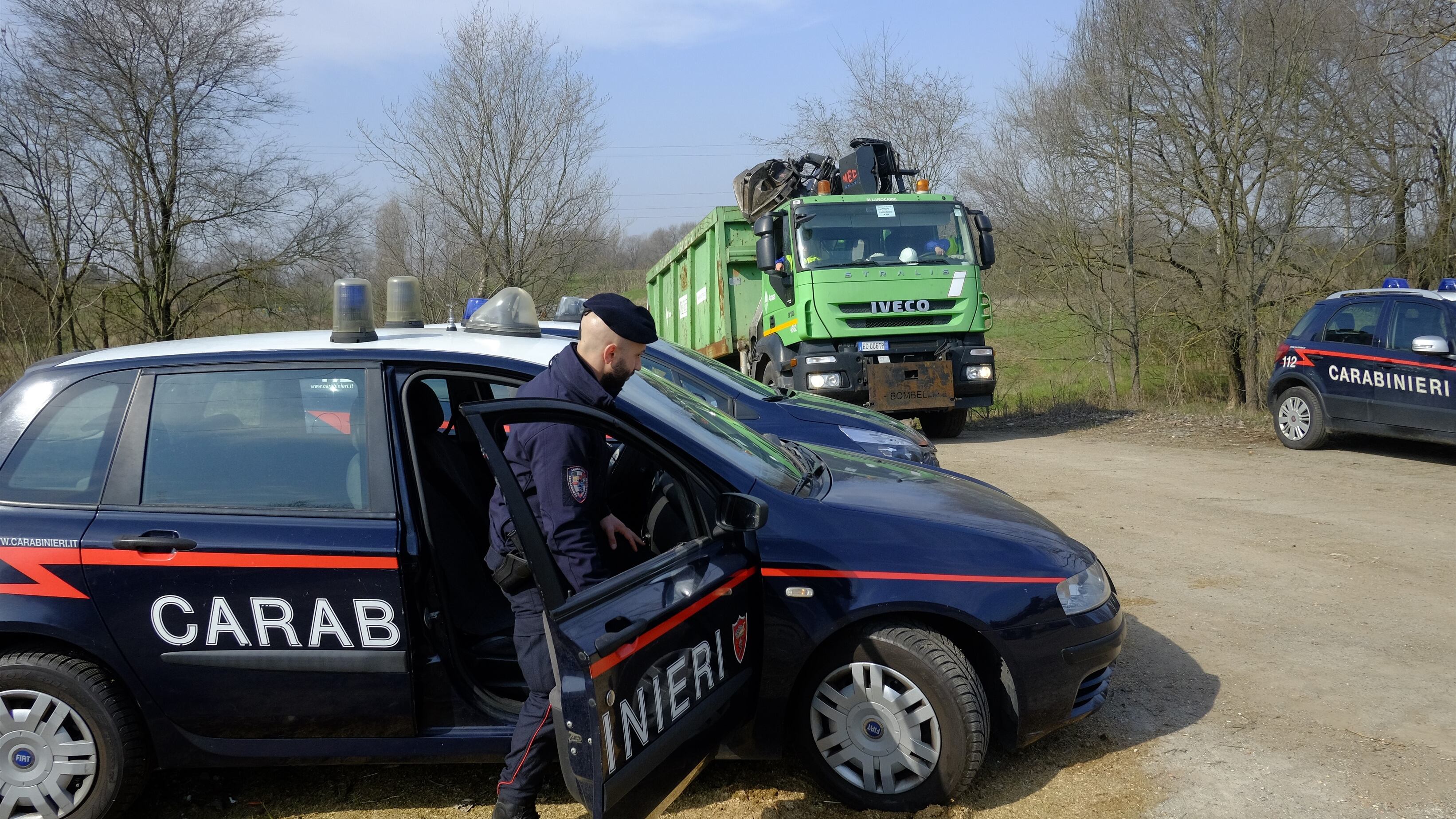 Cadavere in valigia trovato nel campo