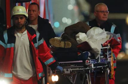 Attentato a Berlino, le immagini dei soccorsi 6