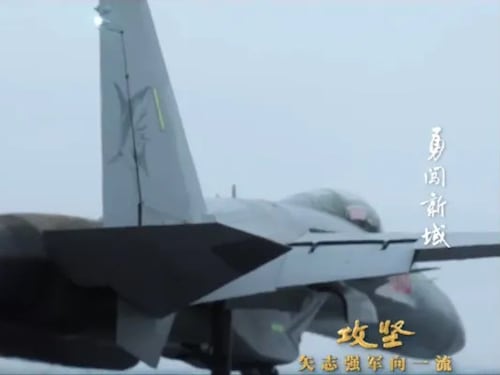 Jet lanciati dalla nuova portaerei: la Cina presenta la catapulta elettromagnetica