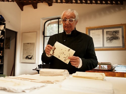 A "Striscia la Notizia" un servizio su come nasce la carta artigianale