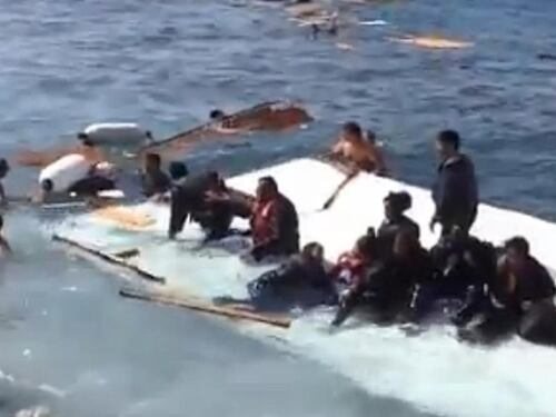 Le accuse di Cameron agli italiani: "I migranti vanno schedati meglio"