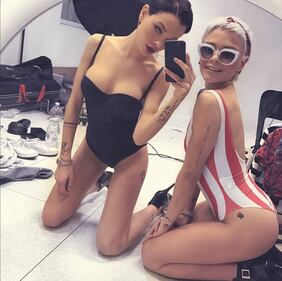 Le Donatella, selfie sexy per due 7