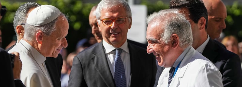Papa Leone XIV al Policlinico Gemelli: “Operazione conclusa positivamente”