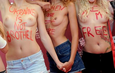 Le Femen nude al Festival di Venezia 1