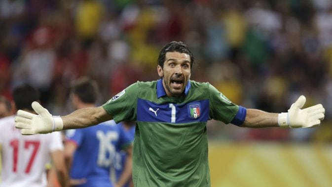 Mondiali, Buffon: "Largo ai vecchi, siamo i migliori". Ma Cassano: "Senza di te abbiamo vinto"