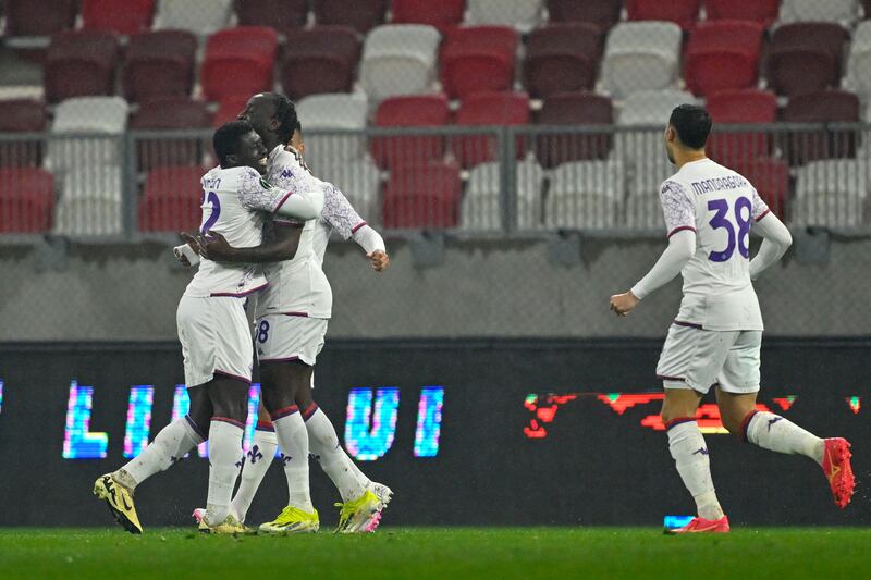L'esultanza di Nzola dopo il gol del vantaggio