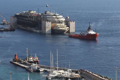 La Concordia verso Genova 15