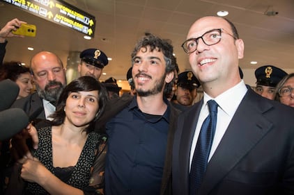 Gabriele Del Grande, l'arrivo all'aeroporto di Bologna 12