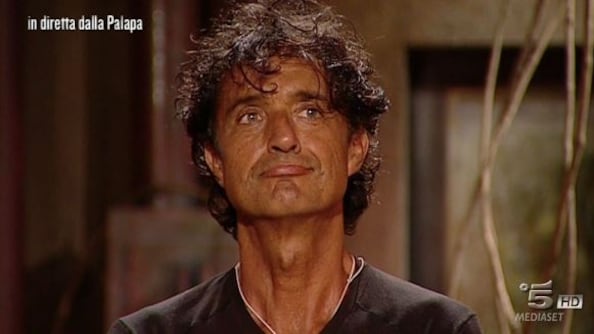 Isola dei Famosi, Vladimir Luxuria attacca Giulio Base: "Comportamento da paraculage"