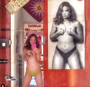 Naike Rivelli, nuda fra i wc 8