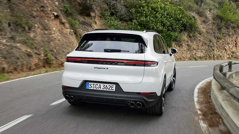 Porsche Cayenne S E-Hybrid, guarda tutte le foto 2