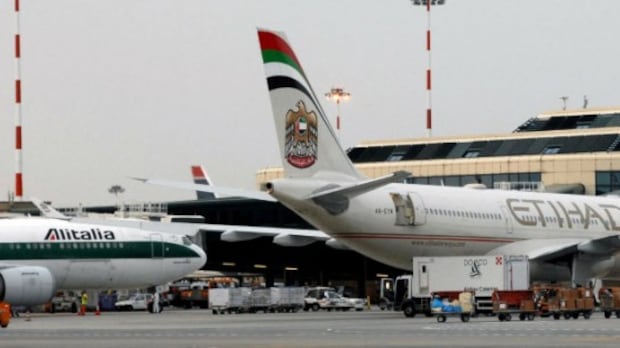 Alitalia, partita la risposta alla lettera di Etihad. Domani il cda