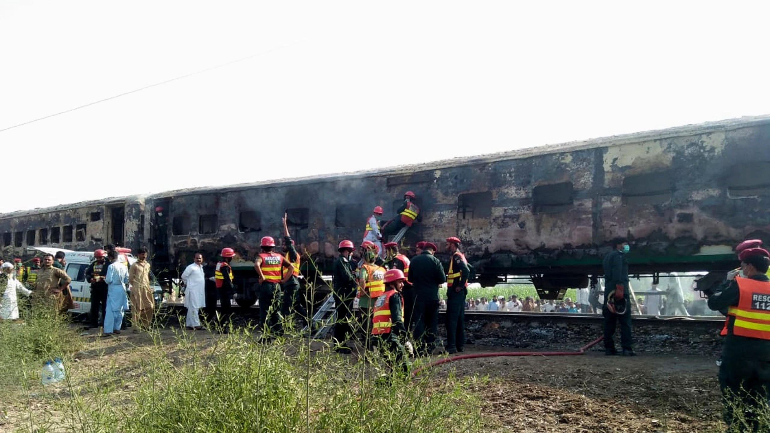 "Stavano cucinando nel vagone". Così il treno esplose a Liaquatpur