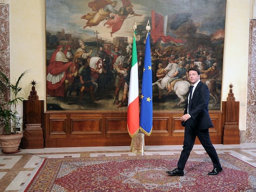 Renzi: "Italiani, andate in vacanze sereni". Ma ritratta sugli 80 euro