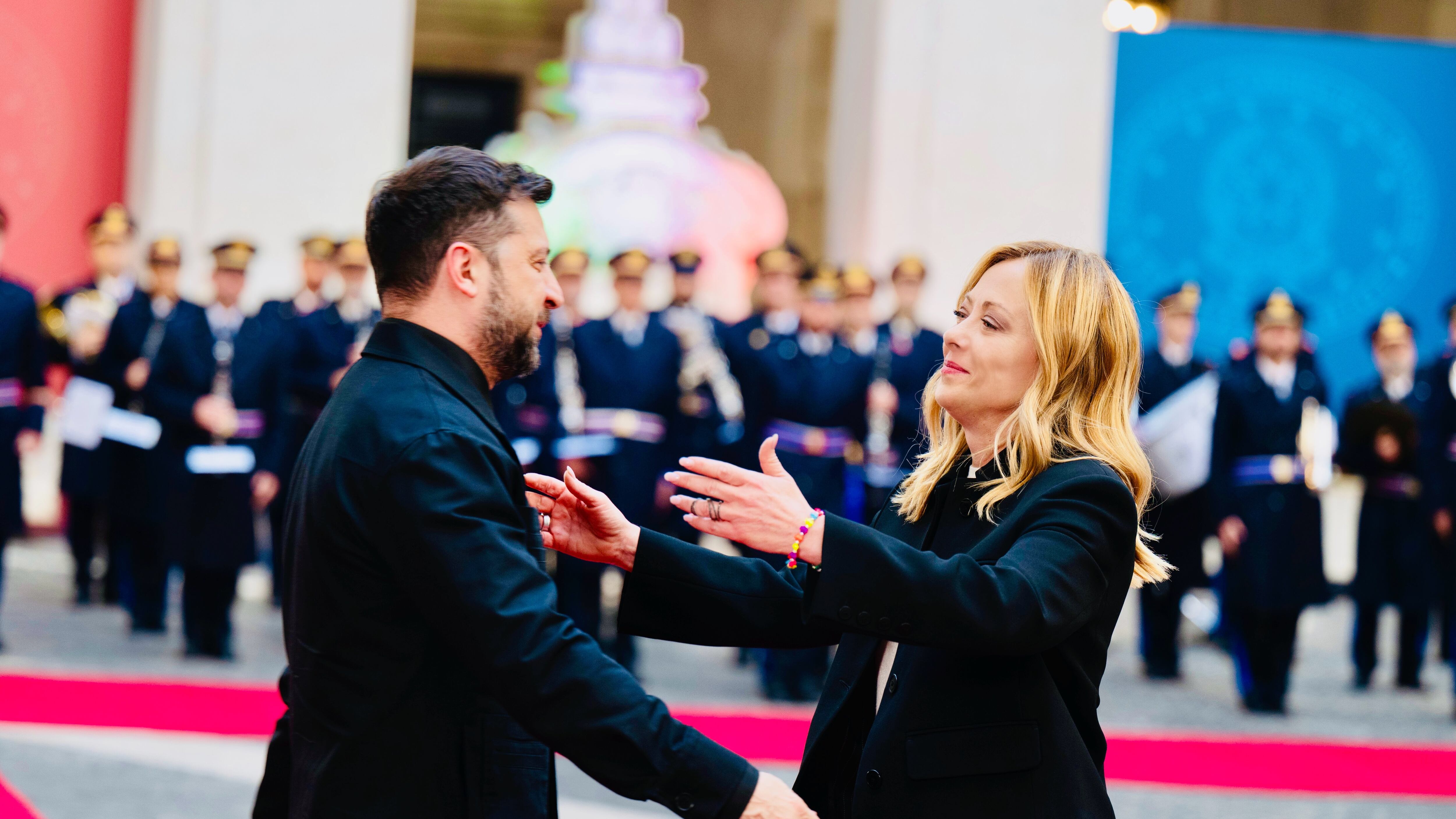 Meloni: "Per la pace serve unità". Zelensky: "Mi fido di Giorgia"