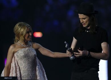 Kylie Minogue sexy in vista del Natale 26