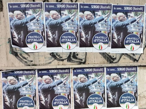 La guerra intestina di Fratelli d’Italia: manifesti in città con Rastrelli che fa il saluto fascista