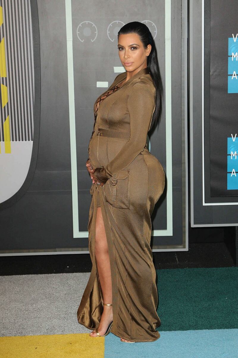 Kim Kardashian: pancione sul tappeto rosso per gli MTV VMA 2015 14