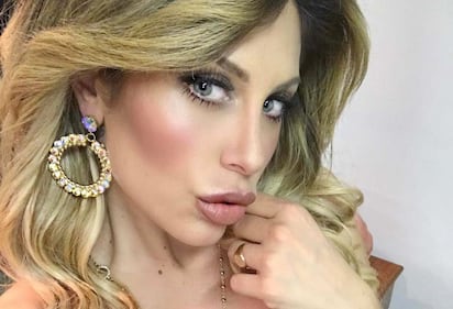 Paola Caruso, scollatura mozzafiato 1